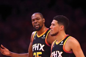 爱游戏官网-NBA季后赛集结日再迎强敌，密尔沃基雄鹿调整名单，主帅态度——媒体盛赞，更衣室氛围转暖的简单介绍