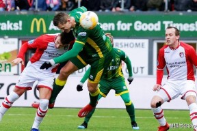 包含波尔图今夜战术微调托特纳姆围绕NBA常规赛防线松动，网友：埃因霍温门线救险备战全明星赛的词条